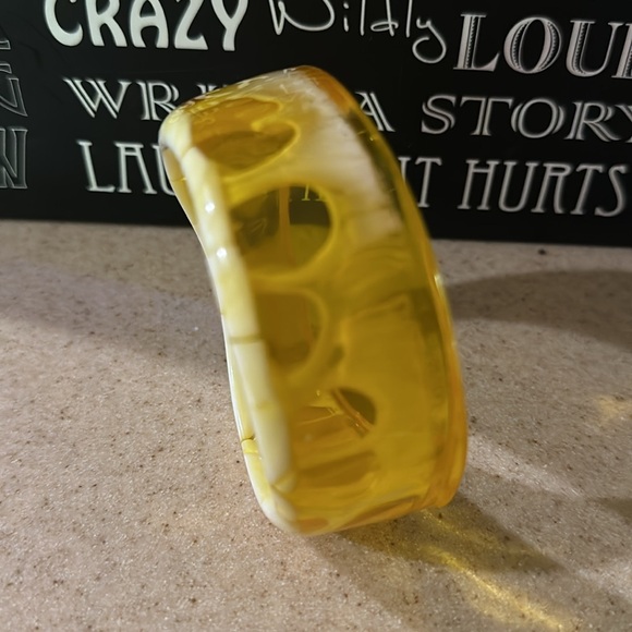 Yellow, Polka Dot, Vintage Bangle Bracelet  and possible lucite or bakelite - Picture 8 of 8